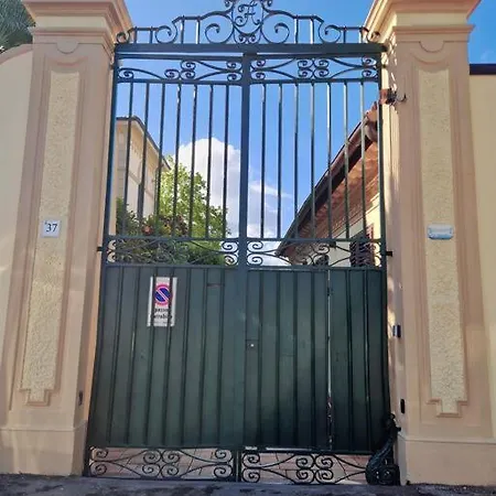 Serra Di Mare Casa Con Giardino Livorno Exterior foto