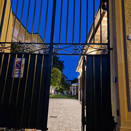 Serra Di Mare Casa Con Giardino Livorno Exterior foto
